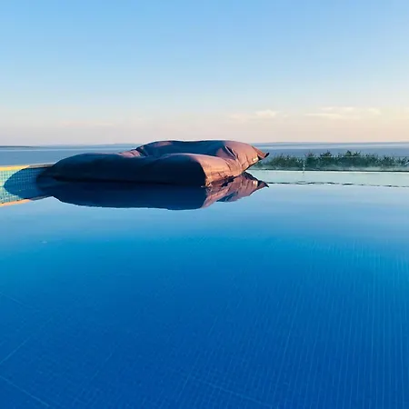 Luxury Villa Nova, Pag-3