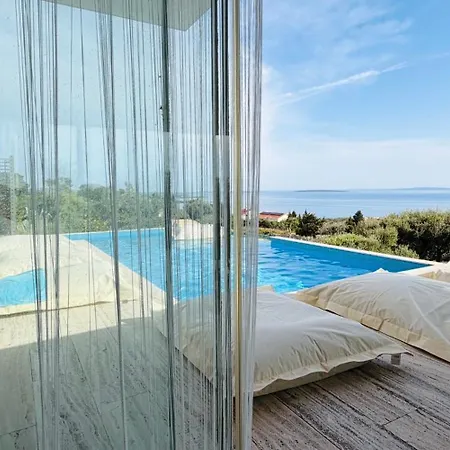 Luxury Villa Nova, Pag-2